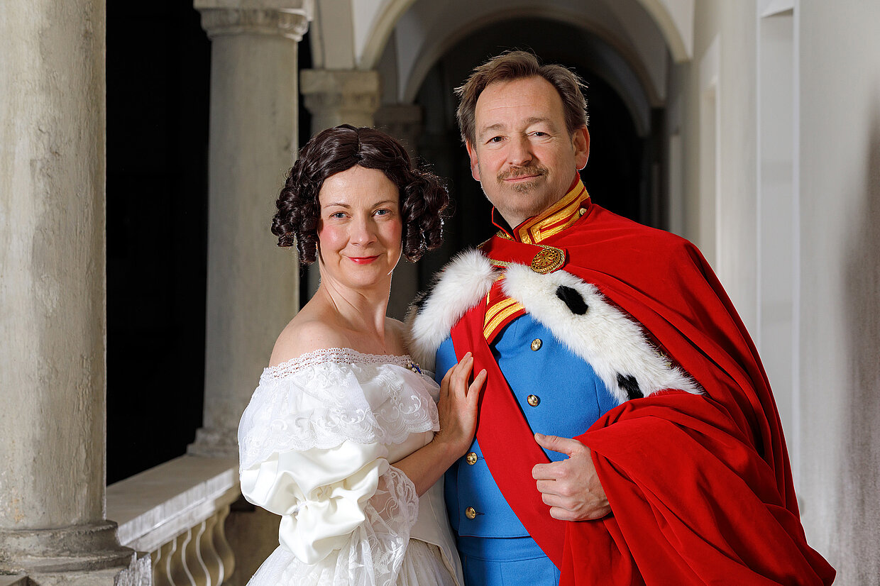 Holger Matthias Wilhelm als König Ludwig I. und Christine Elsa Wagner als Königin Therese. © Haus der Bayerischen Geschichte | Foto: Stefan Effenhauser