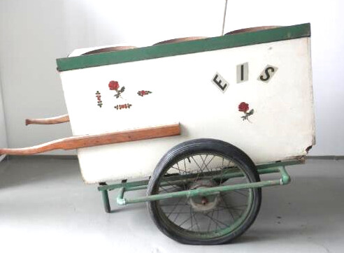 Once he was done being a glass cutter, Giuseppe Guarino used this ice cream cart to sell homemade ice cream at the fair in Grafenau.
