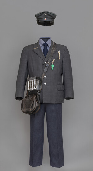 Uniform von Harri Glaeser, dem letzten Straßenbahners Regensburg, 1960, Haus der Bayerischen Geschichte © Uwe Moosburger/altrofoto.de