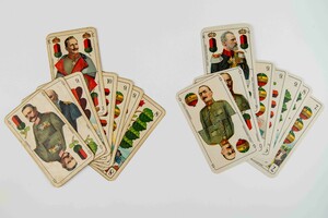 Bayern sticht Preußen: Deutsche Kriegsspielkarten mit Darstellung Prinz Leopolds von Bayern (rechts, 1918) statt Kaiser Wilhelm II. (links, 1915) © HdBG