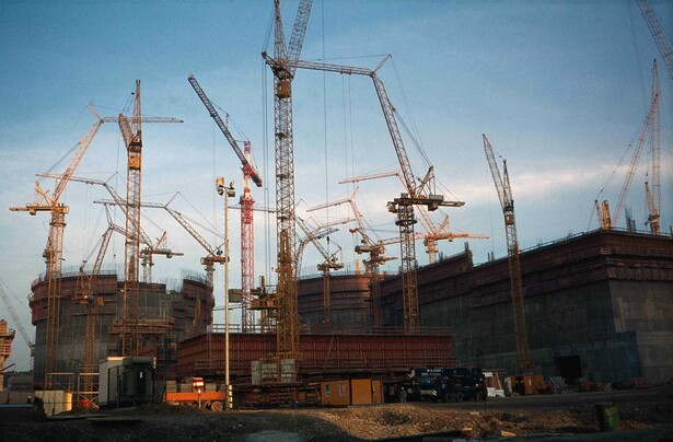 Europas einst stärkstes Kernkraftwerk: Die Blöcke B und C im schwäbischen Gundremmingen im Bau, 1980er Jahre © Richard Harlacher, Gundremmingen