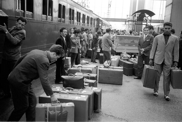 Guest workers arriving at Munich Central Station