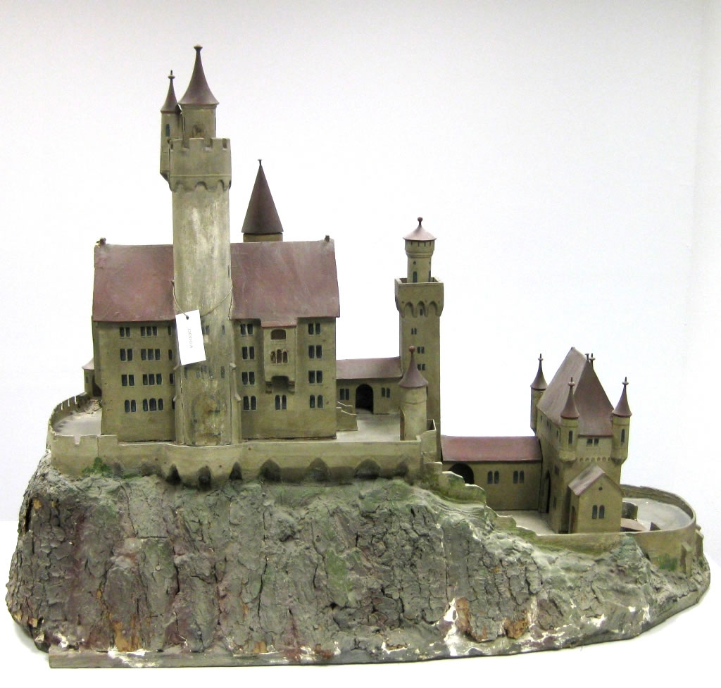 Das von Hermann Josef Lorch gefertigte Modell der Burg Falkenstein